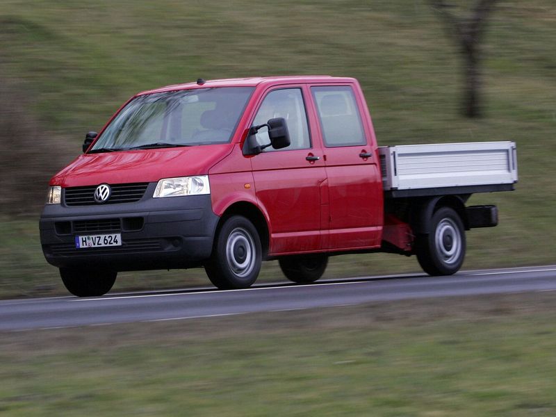 Volkswagen Transporter T5، بيك أب بكابينة مزدوجة — منظر أمامي أيسر