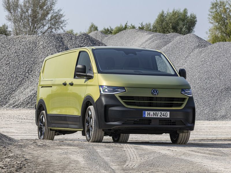 Volkswagen Transporter T7، فان Long — منظر أمامي