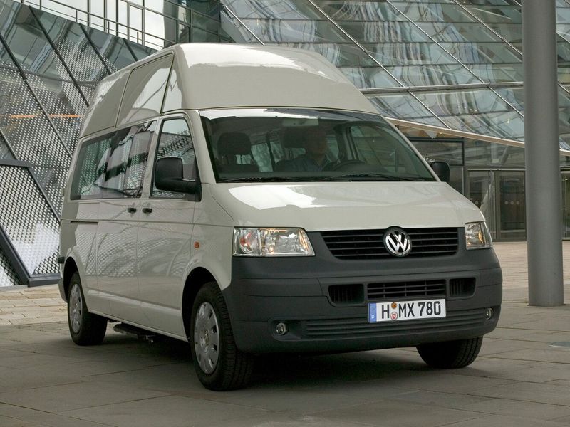 Volkswagen Transporter T5، ميني فان Long — منظر أمامي أيمن