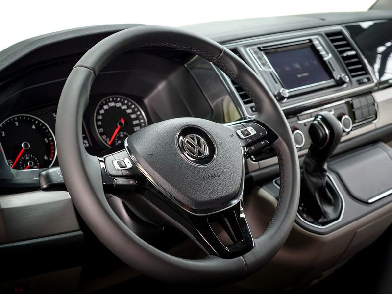Volkswagen Transporter T6، فان Long — منطقة السائق