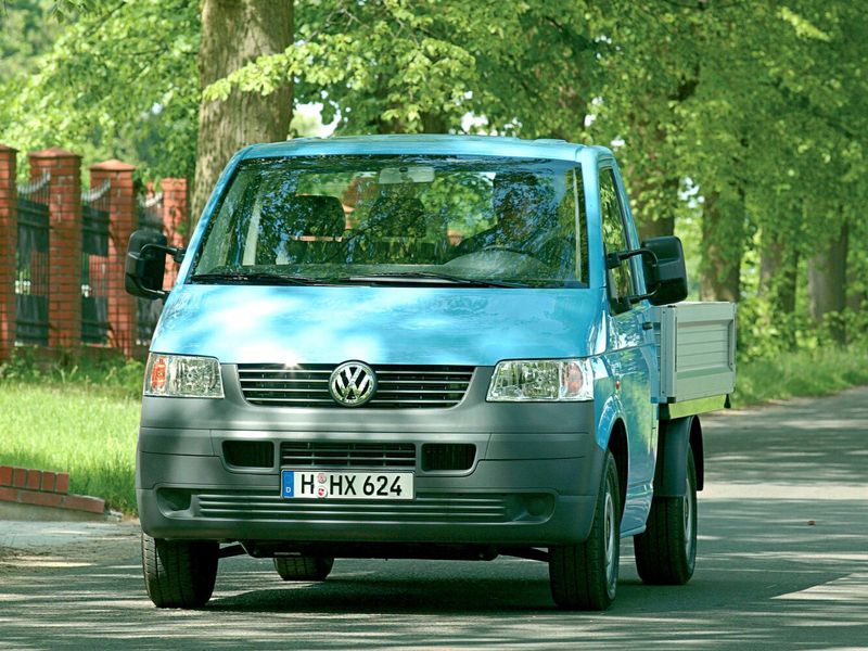 Volkswagen Transporter T5، بيك أب بكابينة مفردة — منظر أمامي