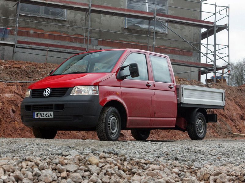 Volkswagen Transporter T5، بيك أب بكابينة مزدوجة — منظر أمامي أيمن