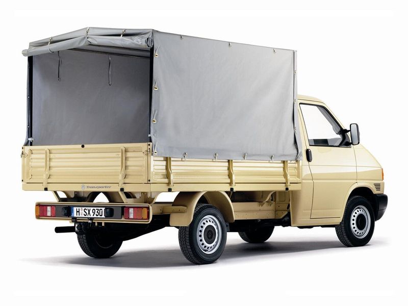 Volkswagen Transporter T4، بيك أب بكابينة مفردة — منظر خلفي بزاوية ثلاثة أرباع