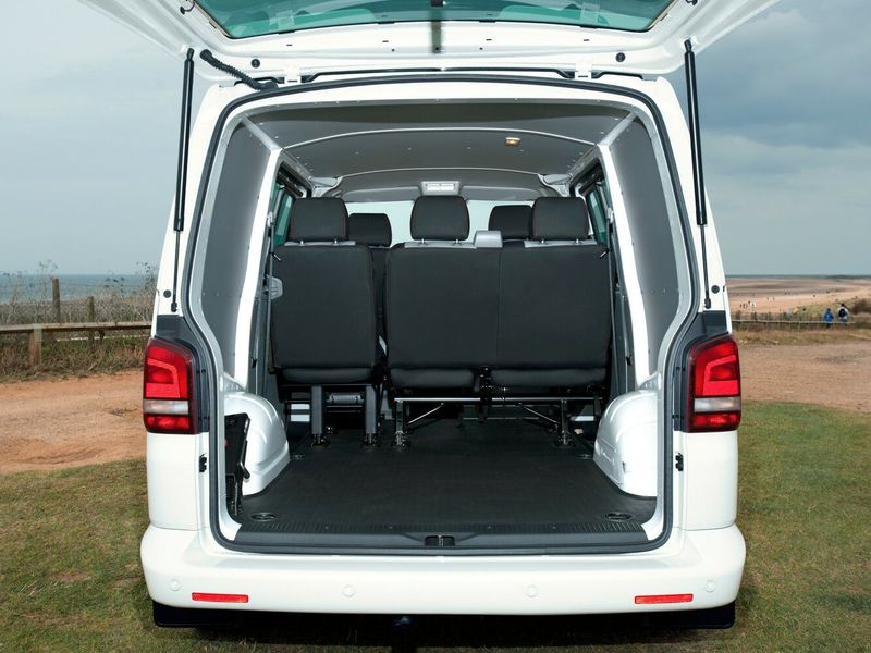 Volkswagen Transporter عملية فيس ليفت T5، ميني فان Long — حجرة الأمتعة