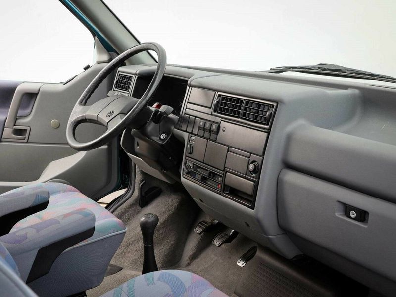 Volkswagen Transporter T4، ميني فان — لوحة القيادة