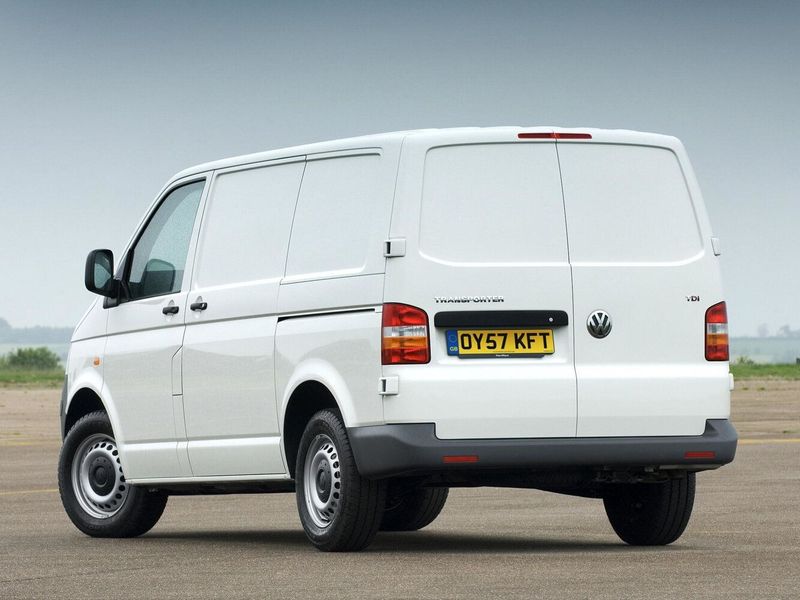 Volkswagen Transporter T5، فان — منظر خلفي أيسر