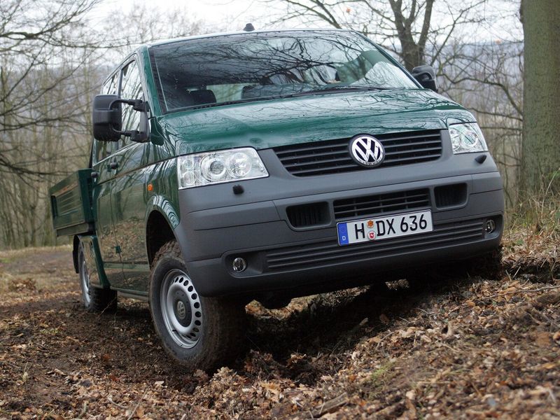 Volkswagen Transporter T5، بيك أب بكابينة مزدوجة — منظر أمامي أيمن