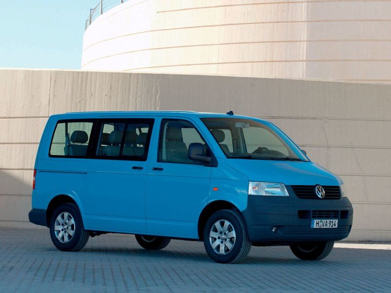 Volkswagen Transporter T5، ميني فان — منظر أمامي أيمن