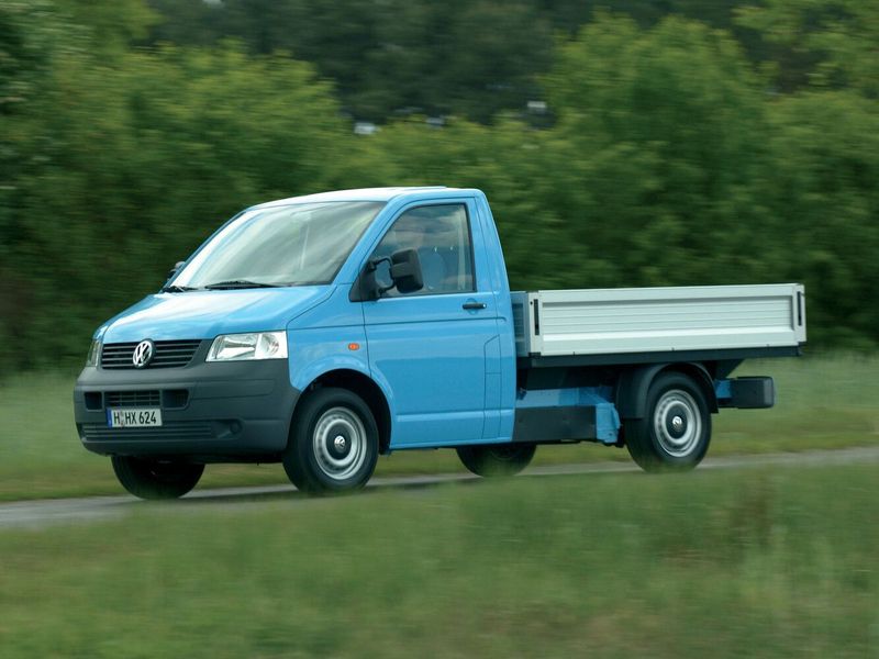 Volkswagen Transporter T5، بيك أب بكابينة مفردة — منظر أمامي أيسر
