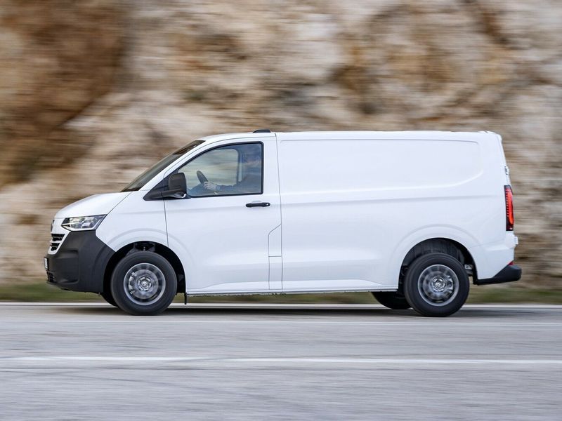 Volkswagen Transporter T7، فان — منظر من الجانب الأيمن