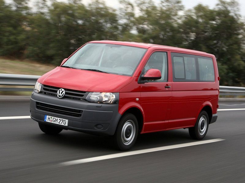 Volkswagen Transporter عملية فيس ليفت T5، ميني فان — منظر أمامي أيمن