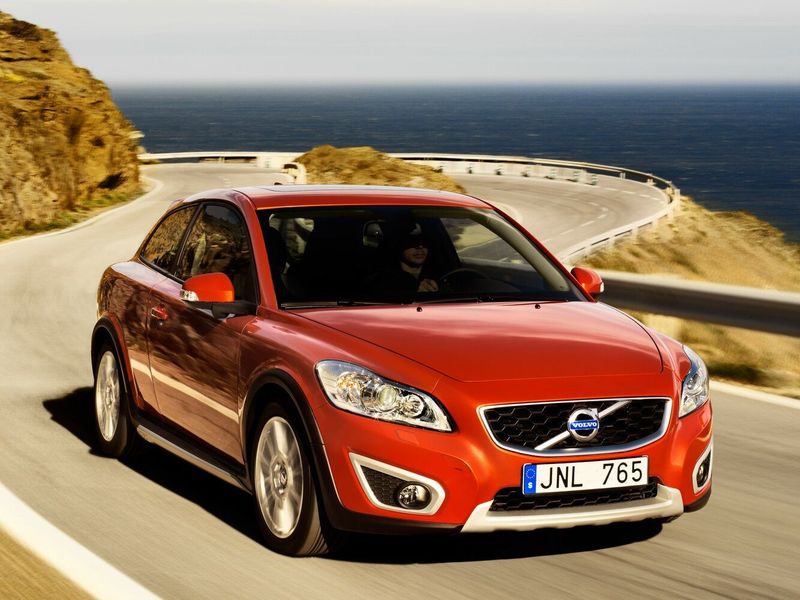 Volvo C30 أنا فيس ليفت، هاتشباك 3 أبواب — منظر أمامي أيمن