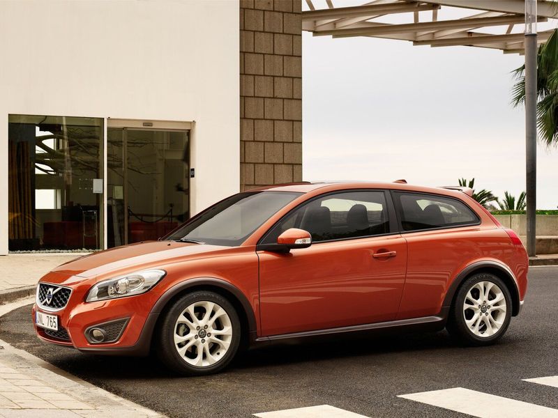 Volvo C30 أنا فيس ليفت، هاتشباك 3 أبواب — منظر أمامي أيسر