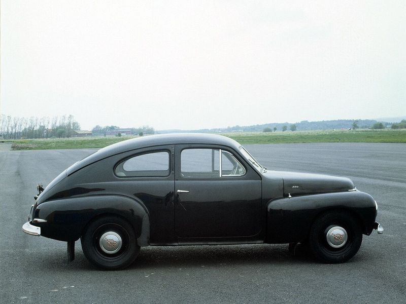 Volvo PV444، هاتشباك 3 أبواب — منظر من الجانب الأيسر