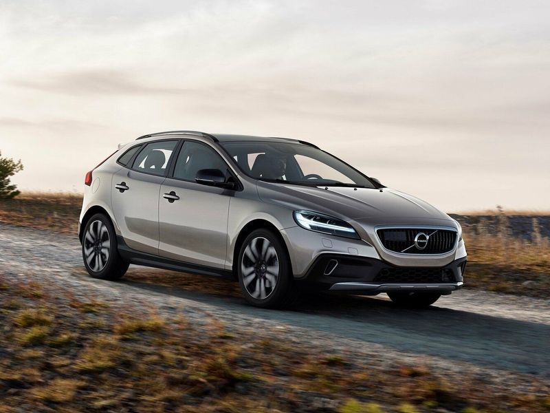 Volvo V40 Cross Country أنا فيس ليفت، هاتشباك 5 أبواب — منظر أمامي أيمن