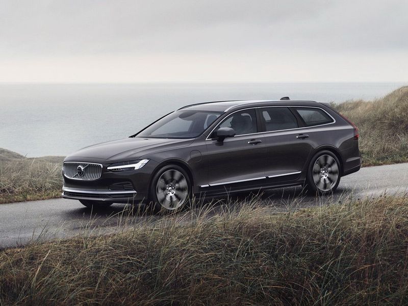 Volvo V90 II Рестайлинг, Универсал 5 дв. — вид спереди слева