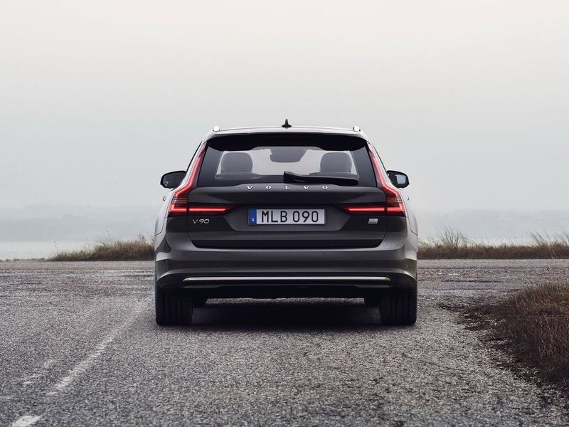 Volvo V90 II Рестайлинг, Универсал 5 дв. — вид сзади