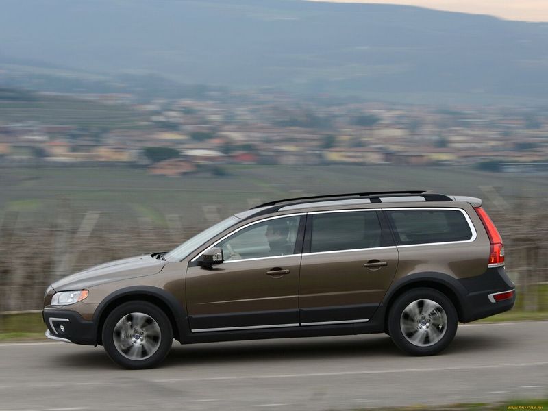 Volvo XC70 فيس ليفت الثاني، واجون 5 أبواب — منظر من الجانب الأيسر