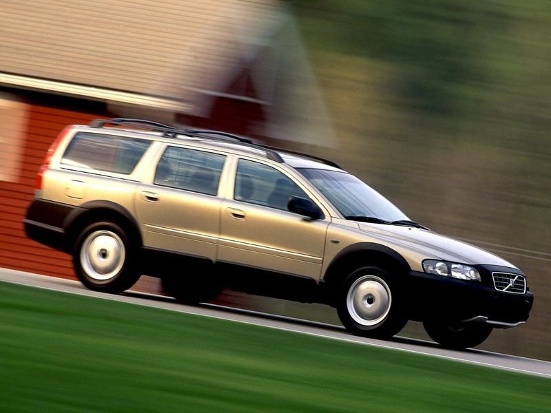 Volvo XC70 I، واجون 5 أبواب — منظر أمامي أيمن